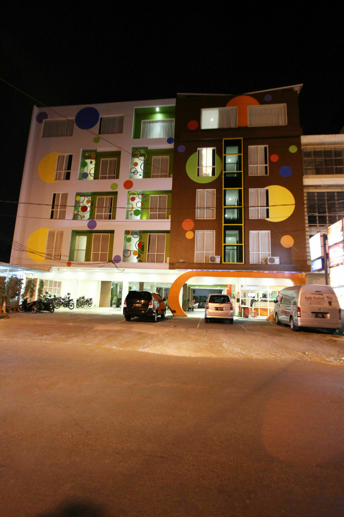 Tab Hotel Surabaya Exterior photo